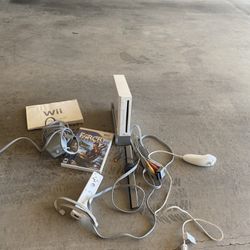 Nintendo White Wii Bundle 