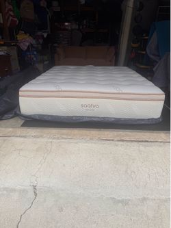 Saatva HD Mattress., Cal King, Outstanding Condition  Retails for $3,945