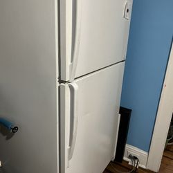 Whirlpool 21 Cu Ft Refrigerator/Freezer
