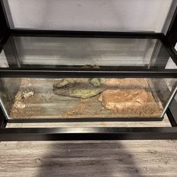 20 Gal With Top And Locks 