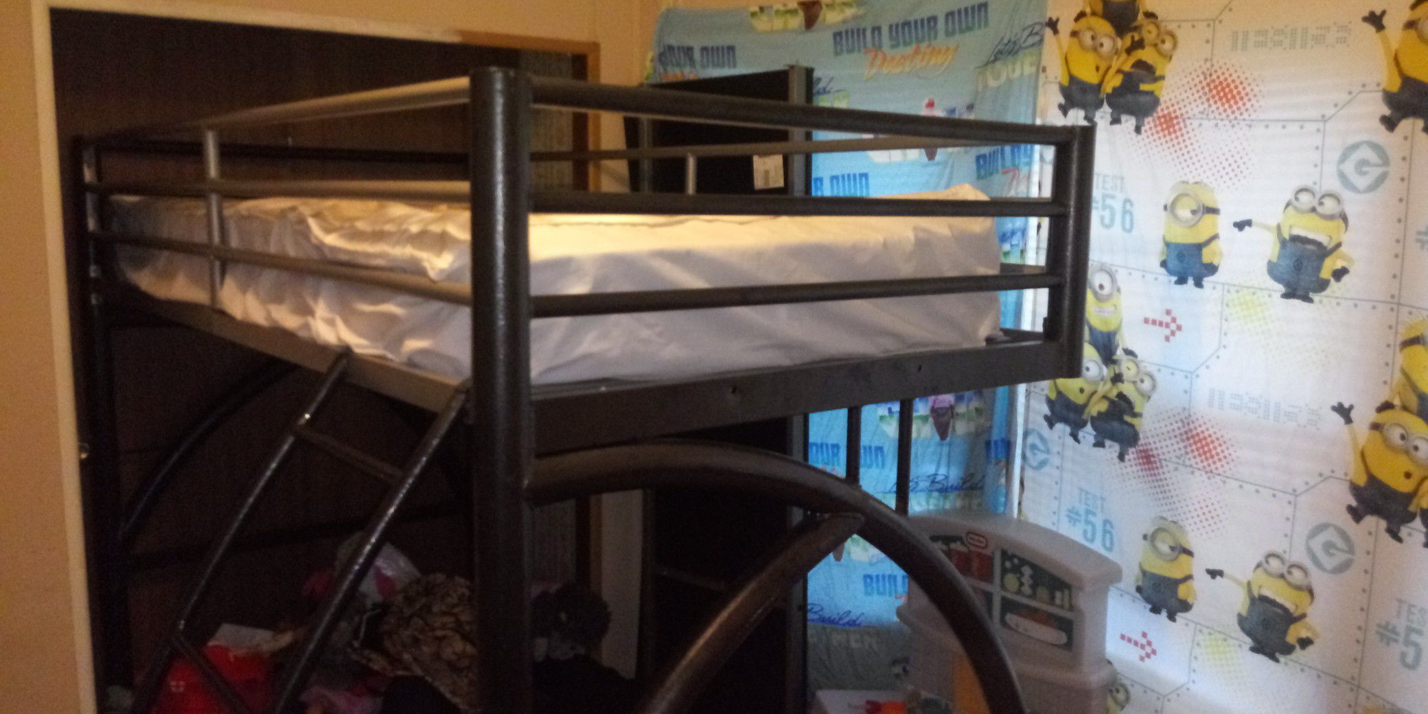 Loft bed w\desk matress not included