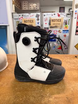 Ride fuse lace boa size 9.5 snowboard boots certified warranty, located in sin city snowboards