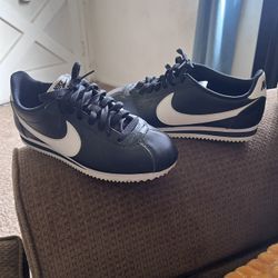 Nike Cortez 40 Bucks