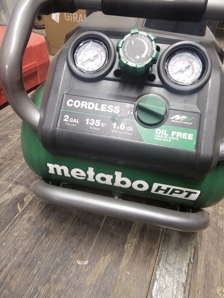 Metabo HPT Battery Compresor