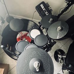 Yamaha Electronic Drum Set (DTX6K-X)
