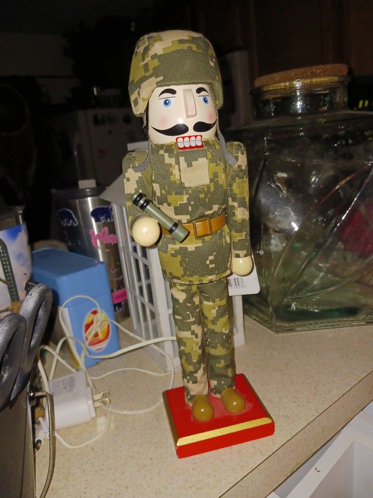 NEW 14IN COLLECTABLE WOOD ARMY SOLDIER 8 FINAL PRICE LOOK MY POST TONS ITEM