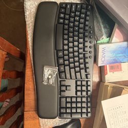 Ergonomic Wireless Keyboard and Mouse Combo, 30dB Quiet Full Size Keyboard Set. Business/ Professional Style