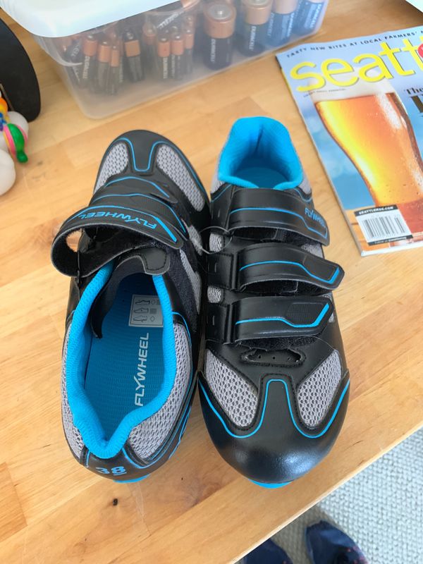 how to put delta clips on spin shoes