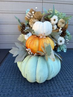 Wreath and Triple Pumpkin Decor
