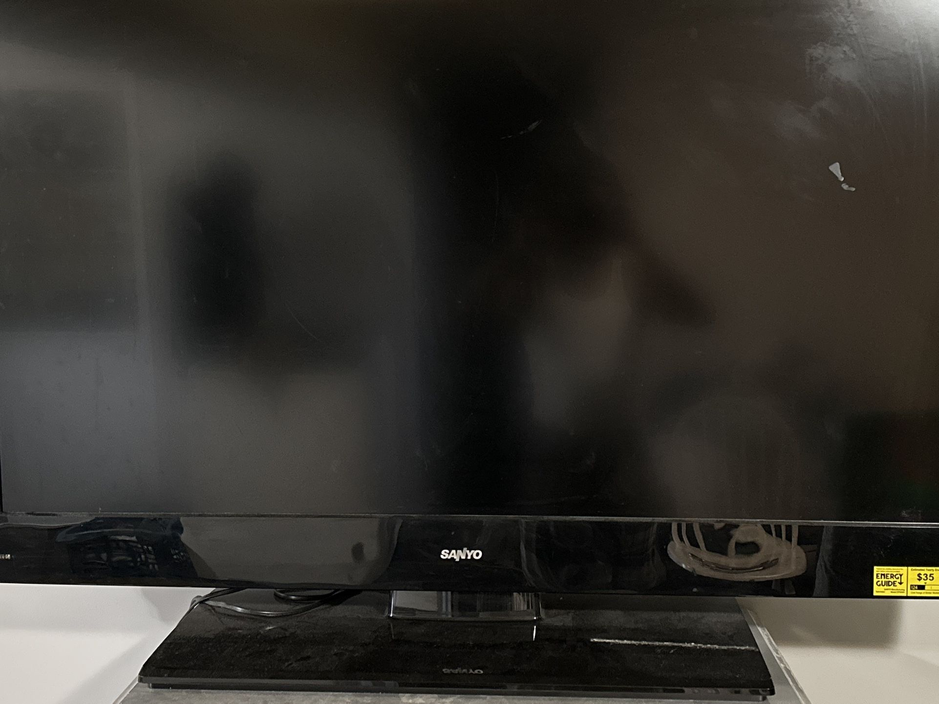 37 Vizio Tv For 150 and 55 Sanyo For 300