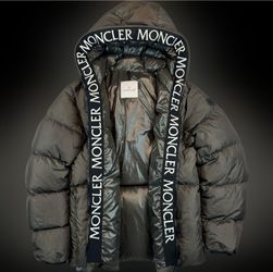 Moncler Coat Brand New Men's Sise 7  Or  USA 2X