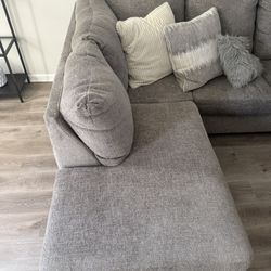 SOFA SECTIONAL {read Details}
