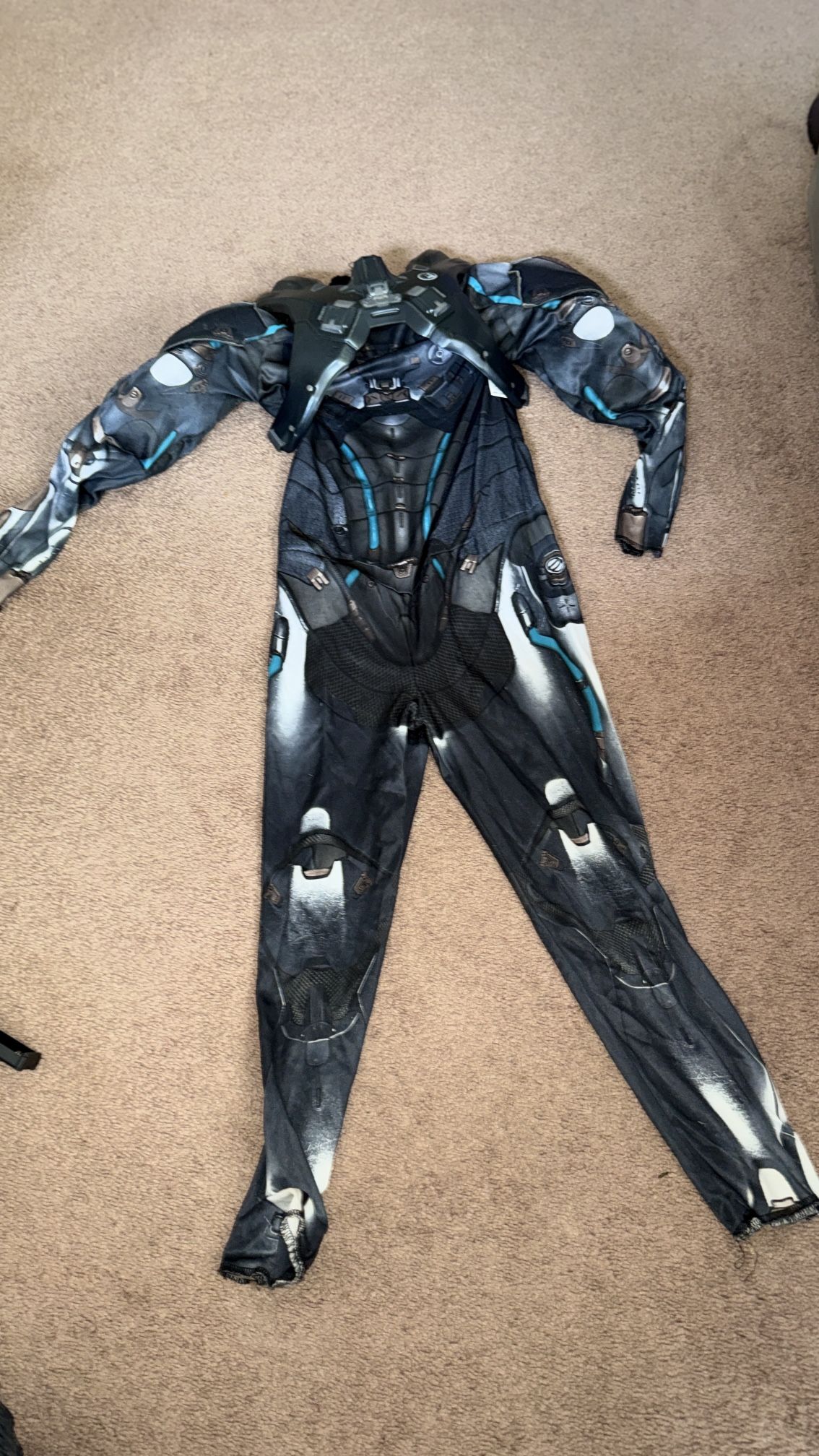 🎃 Halloween Costumes & Masks Bundle – Scary, Fun & Ready to Wear! 👻