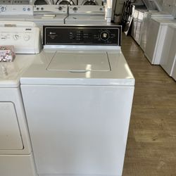 Maytag Heavy Duty Washer In Excellent Condition 