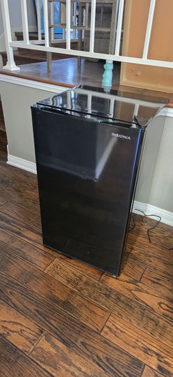 Mini Fridge (Black)