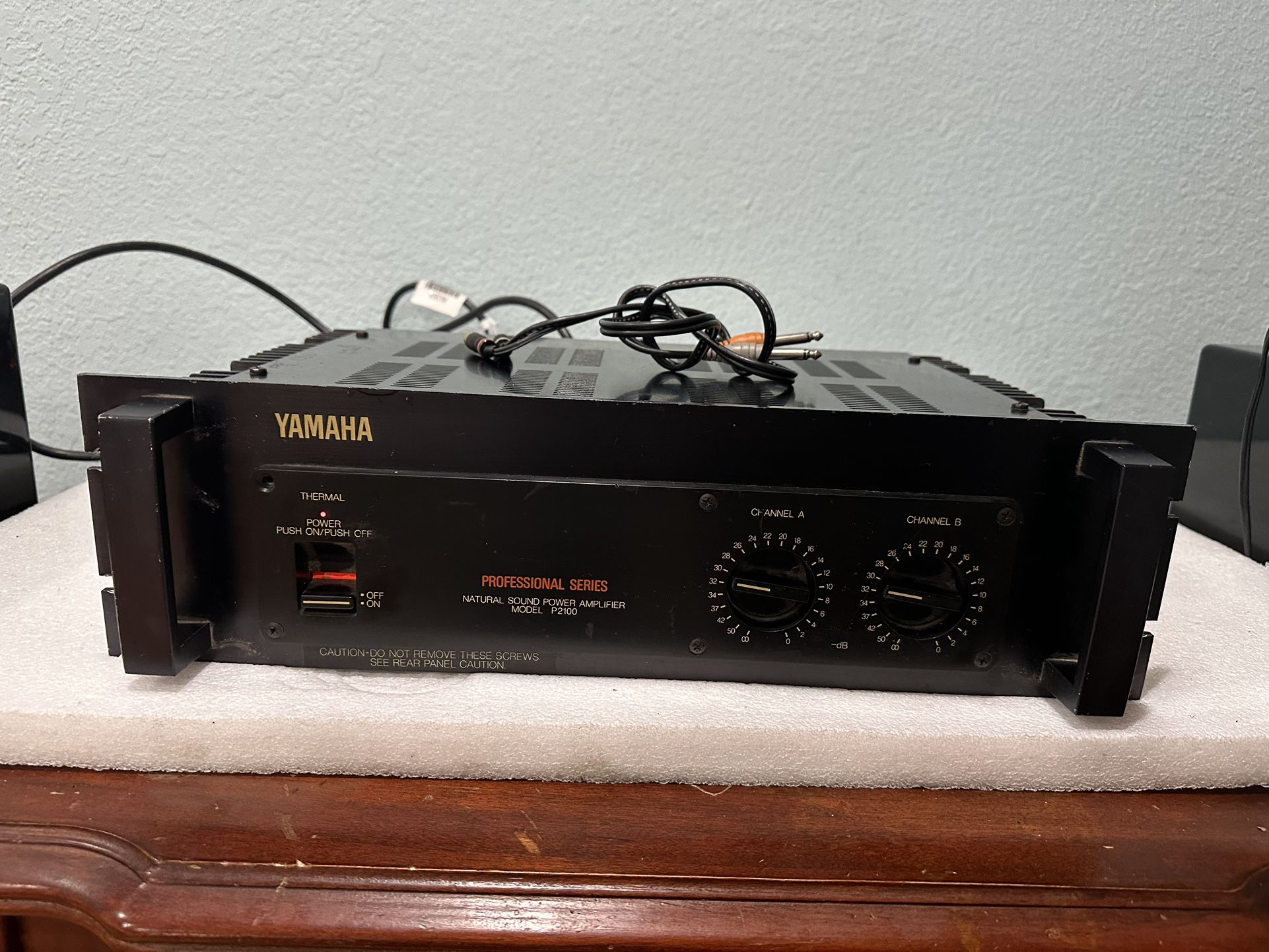 Yamaha P2100 Professional Series Natural Sound Power Amplifier
