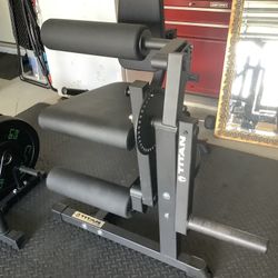 Titan leg extension Seated Curl