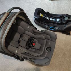 Nuna Pipa RX Infant Car seat and Base