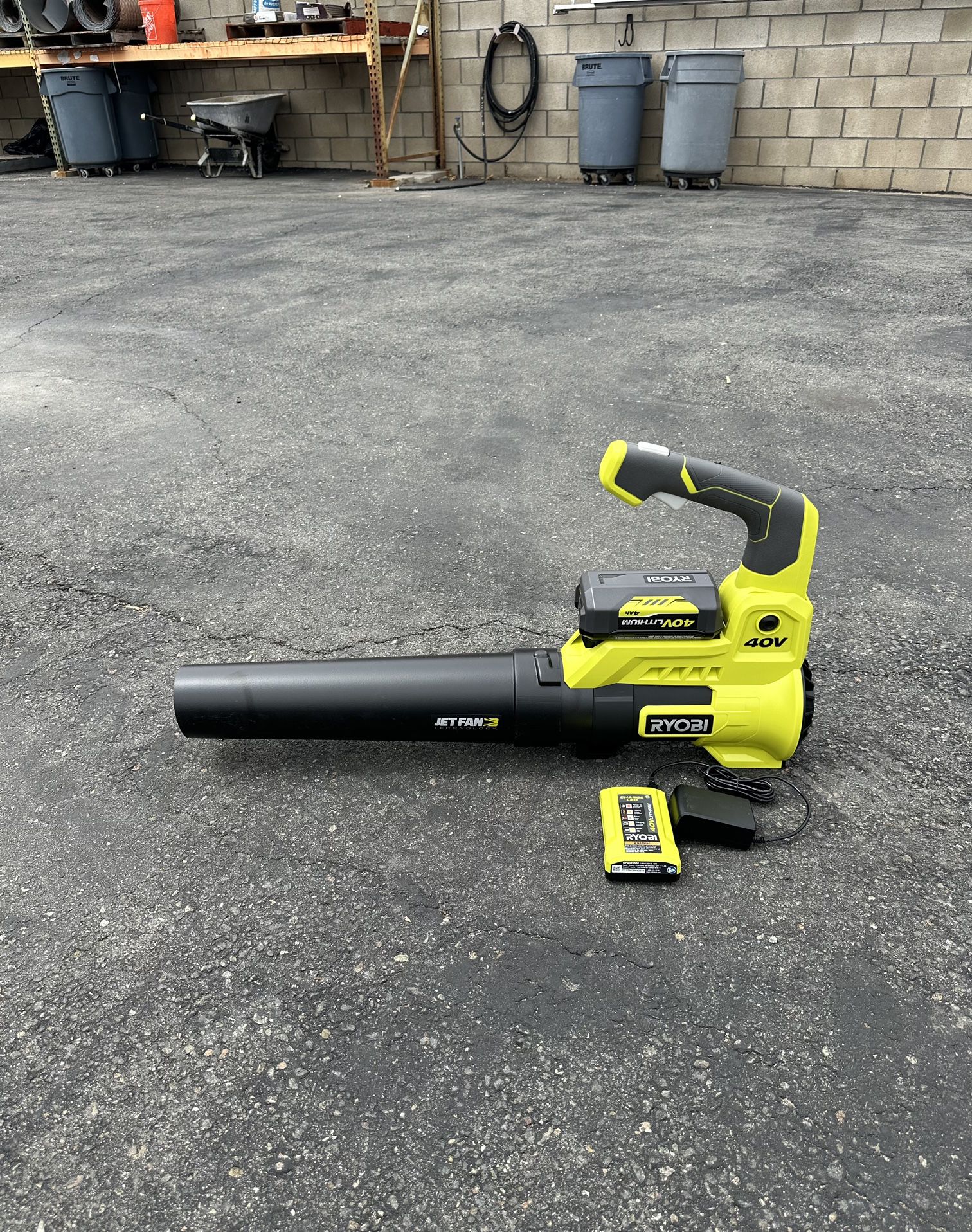 RYOBI40V 110 MPH 525 CFM Cordless Battery Variable-Speed Jet Fan Leaf Blower with 4.0 Ah Battery and Charger.