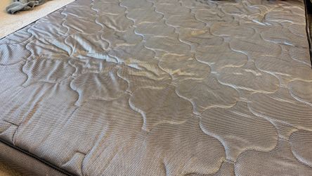 Queen Mattress like new