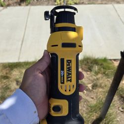 DEWALT 20V MAX Cordless Drywall Cut-Out Tool.)