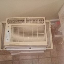 Air Conditioner Frigidaire 12,000 BTU