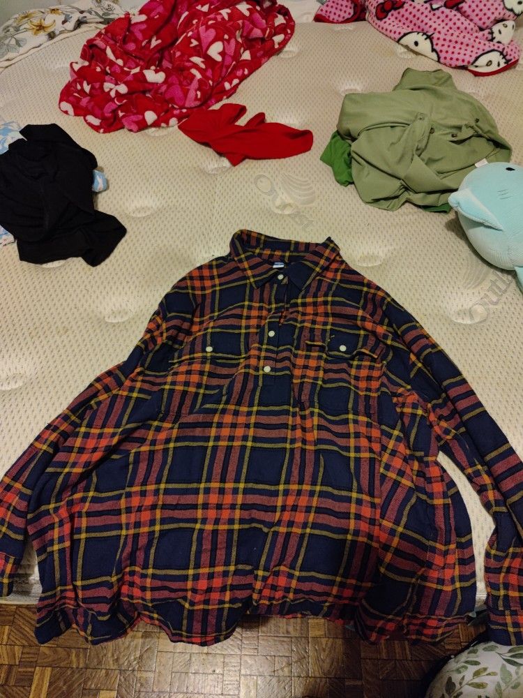 Old navy maternity Flannel size XL 
