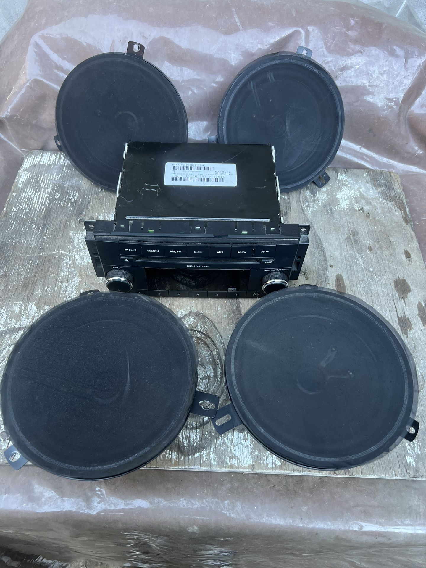 Jeep Jk 2007-2018 stereo and speakers