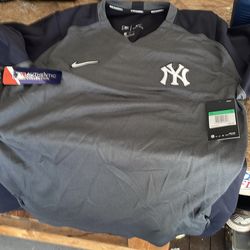 Yankee sweatshirt size xl. New