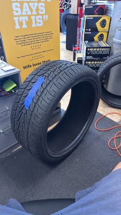 LIKE NEW 305-35-24 NEXEN TIRE! (2025 DOT)