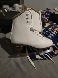 Lake Placid WHITNEY WomensFigure Skate White Senior 4 Size 8 Like New