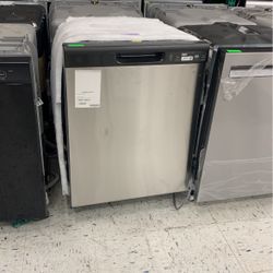 GE Dishwasher With Front Controls 
