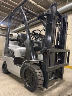 NISSAN forklift 4500 lb for sale GREAT CONDITION