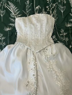 David’s Bridal new wedding gown size 8