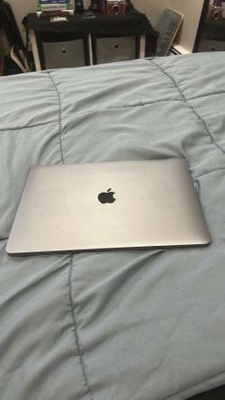 MacBook Air (with box/charger)
