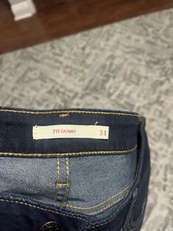 Woman Levi's 711 Skinny Jeans