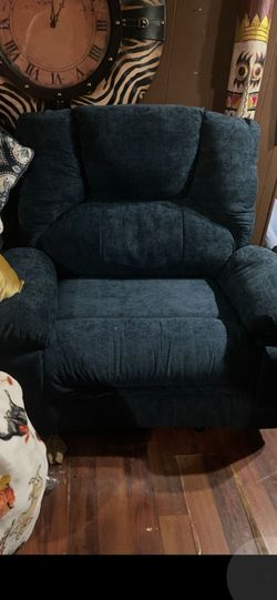 Electric oversized recliner
