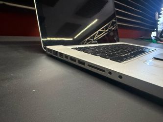MacBook Pro 2010 apple