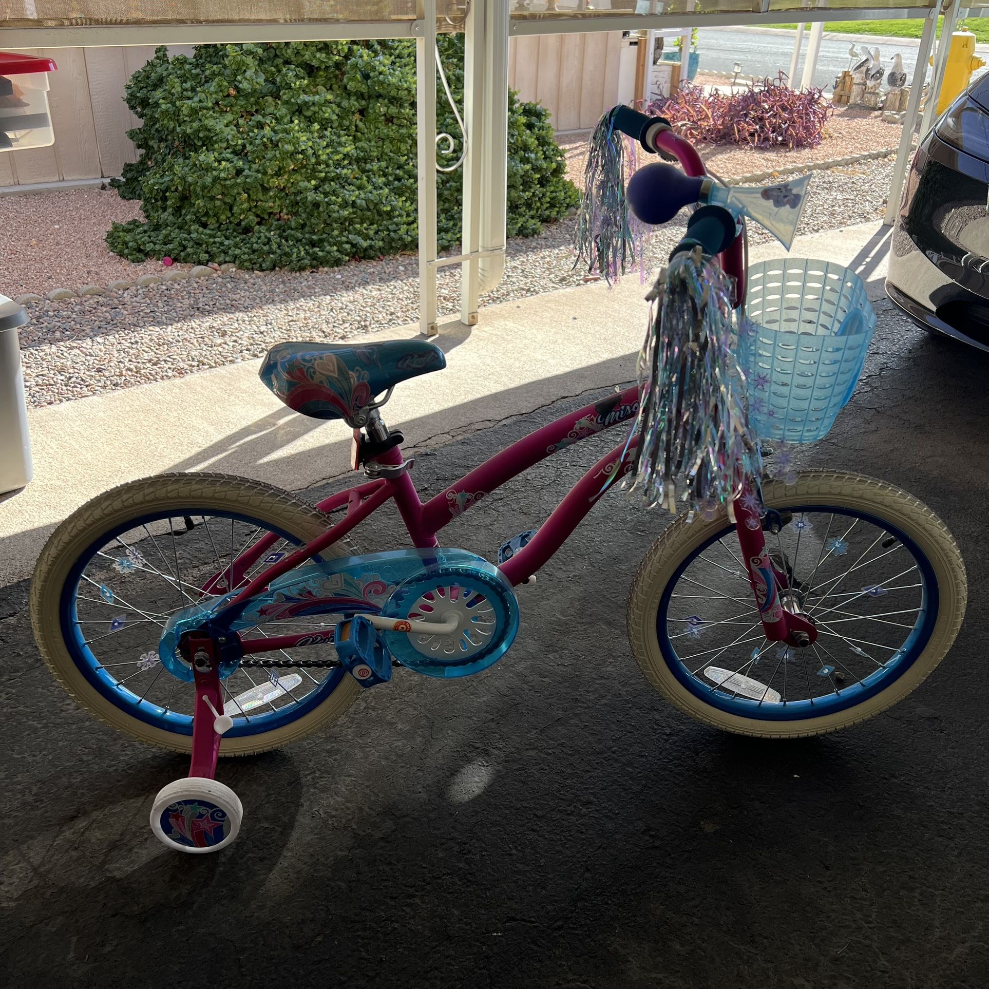 Girls 16 bike with training wheels