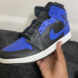 Jordan 1 Mid Hyper Royal