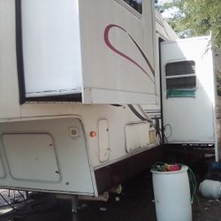 2001 Cedar creek Fifth wheel