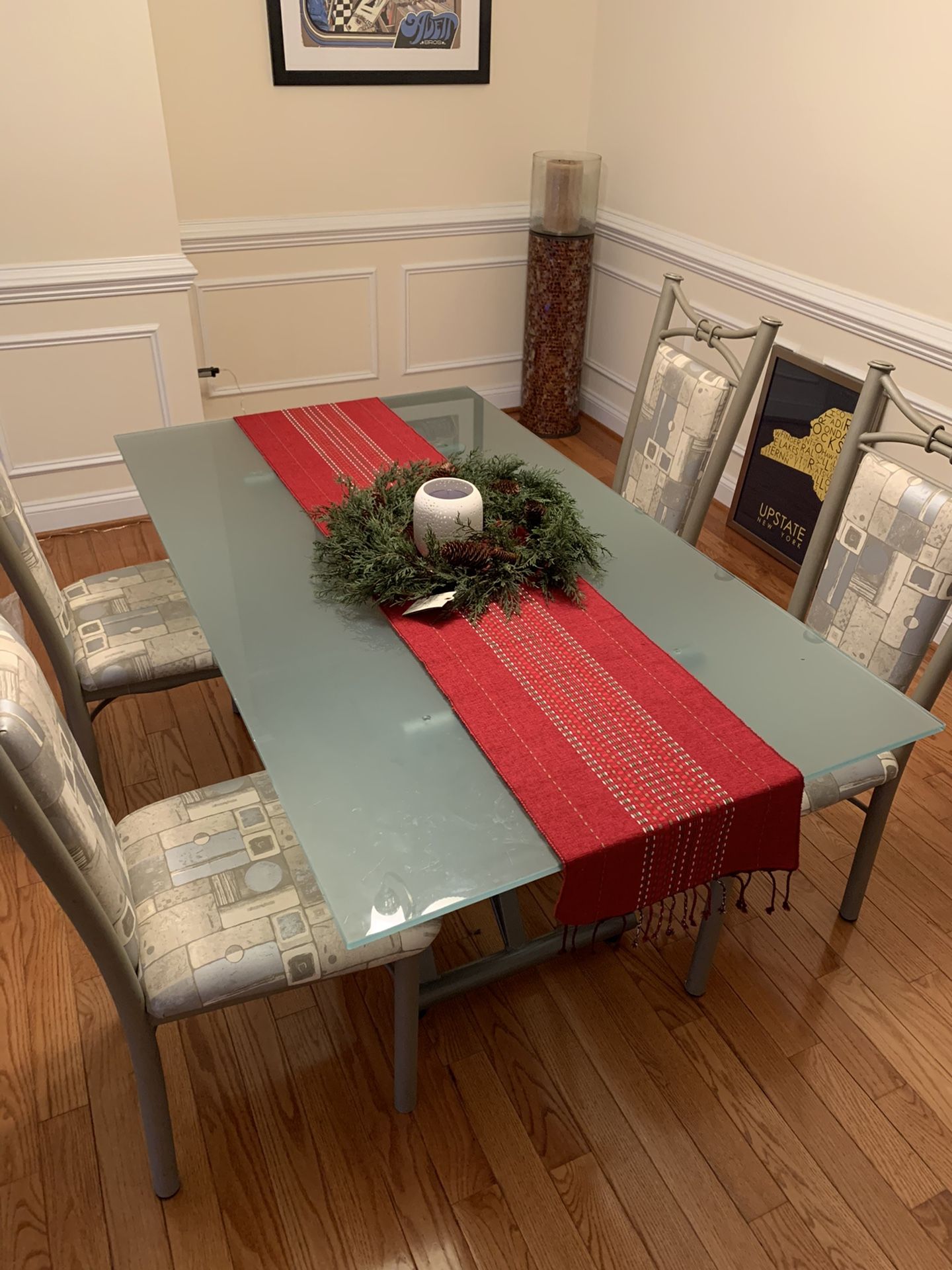 Glass dining table with chairs- excellent condition