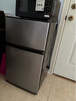 Mini fridge