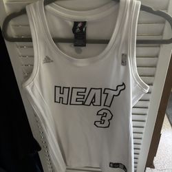 Women Size Small White Miami heat Jersey - D. Wade 