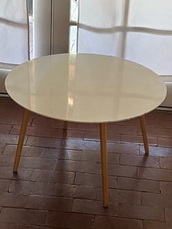 White Round Coffee Table With Wood Legs