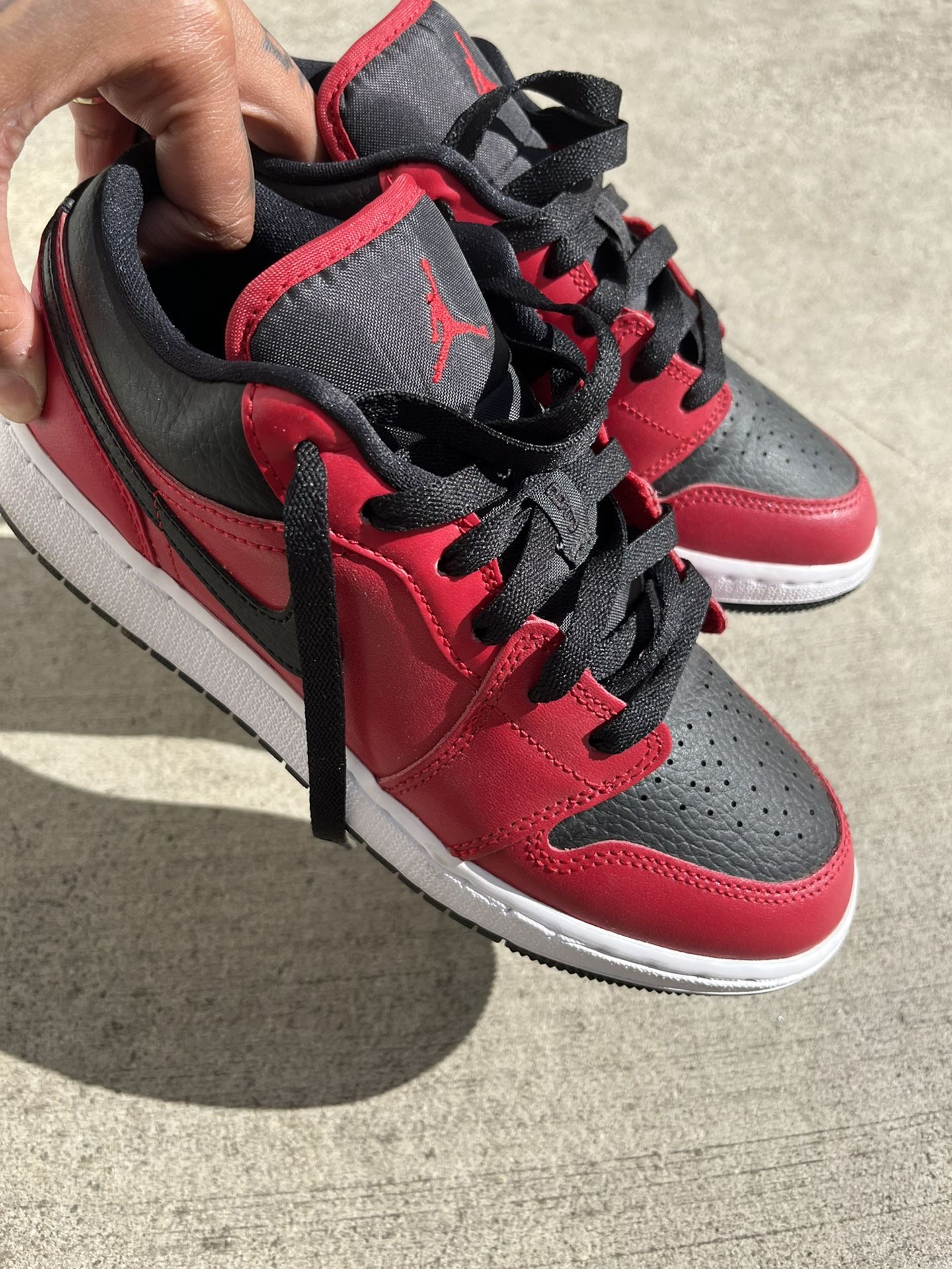 Size 5.5y Womans 7 Reverse Bred  Shoes