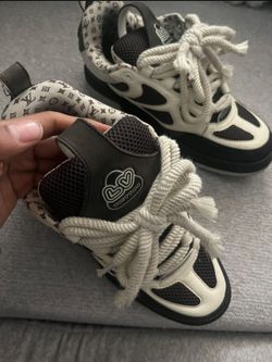 Lv Skates Size 10