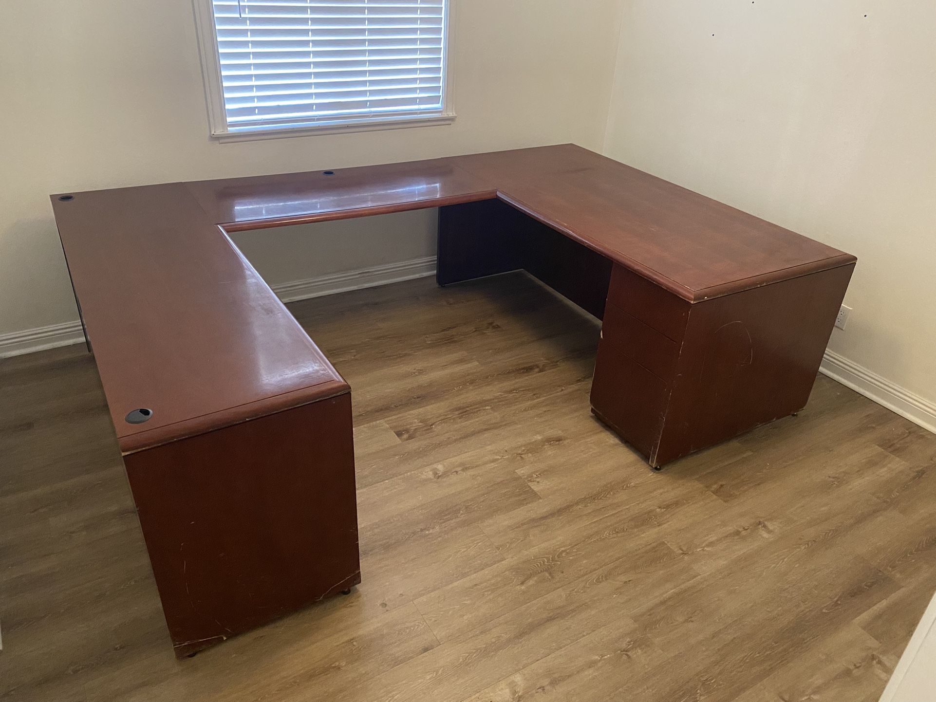 Wood U Desk