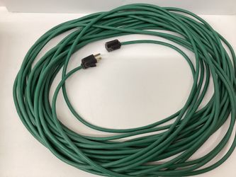 100 Foot Household Electrical Extension Cord in Excellent Condition