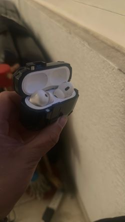 Apple air pods with case and cleaner
